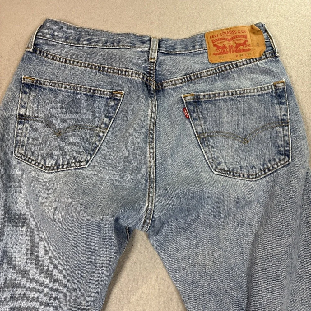 Levis 501 Jeans Mens 34x32 Blue Light Wash Regular Straight Button Fly